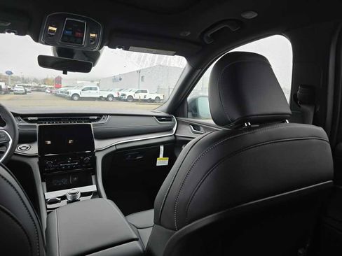 New 2025 Jeep Grand Cherokee Limited image 14