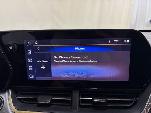 Used 2024 Chevrolet Trax LT w/ Sunroof Package FWD image 40