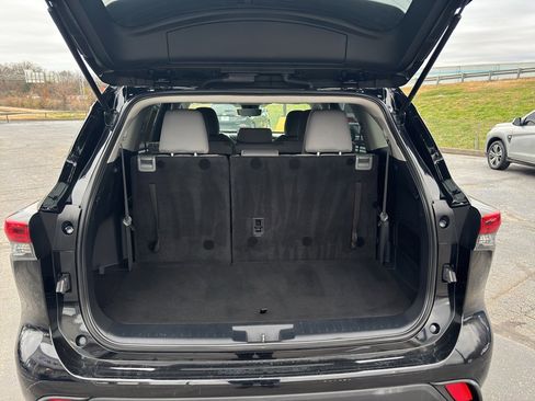 Used 2023 Toyota Highlander L image 18