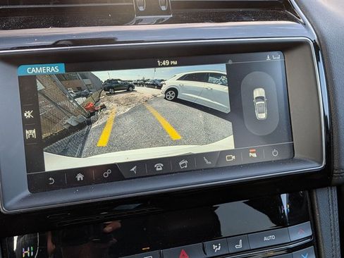 Used 2019 Jaguar F-PACE Prestige image 10