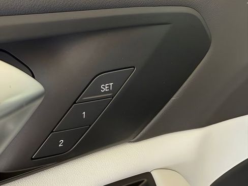 Used 2026 BMW X5 sDrive40i w/ M Sport Package image 16