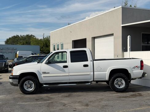 Used 2004 Chevrolet Silverado 2500 LT w/ Heavy-Duty Power Package AWD/4WD image 4