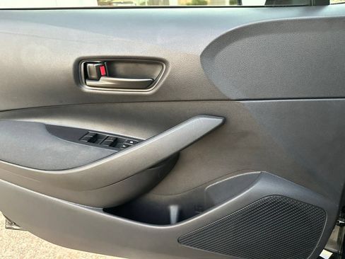 Used 2025 Toyota Corolla LE FWD image 13