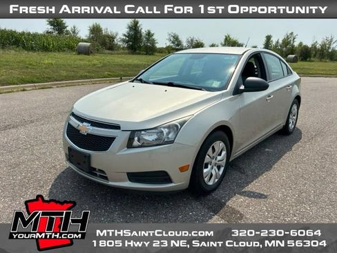 Used 2014 Chevrolet Cruze LS FWD image 4
