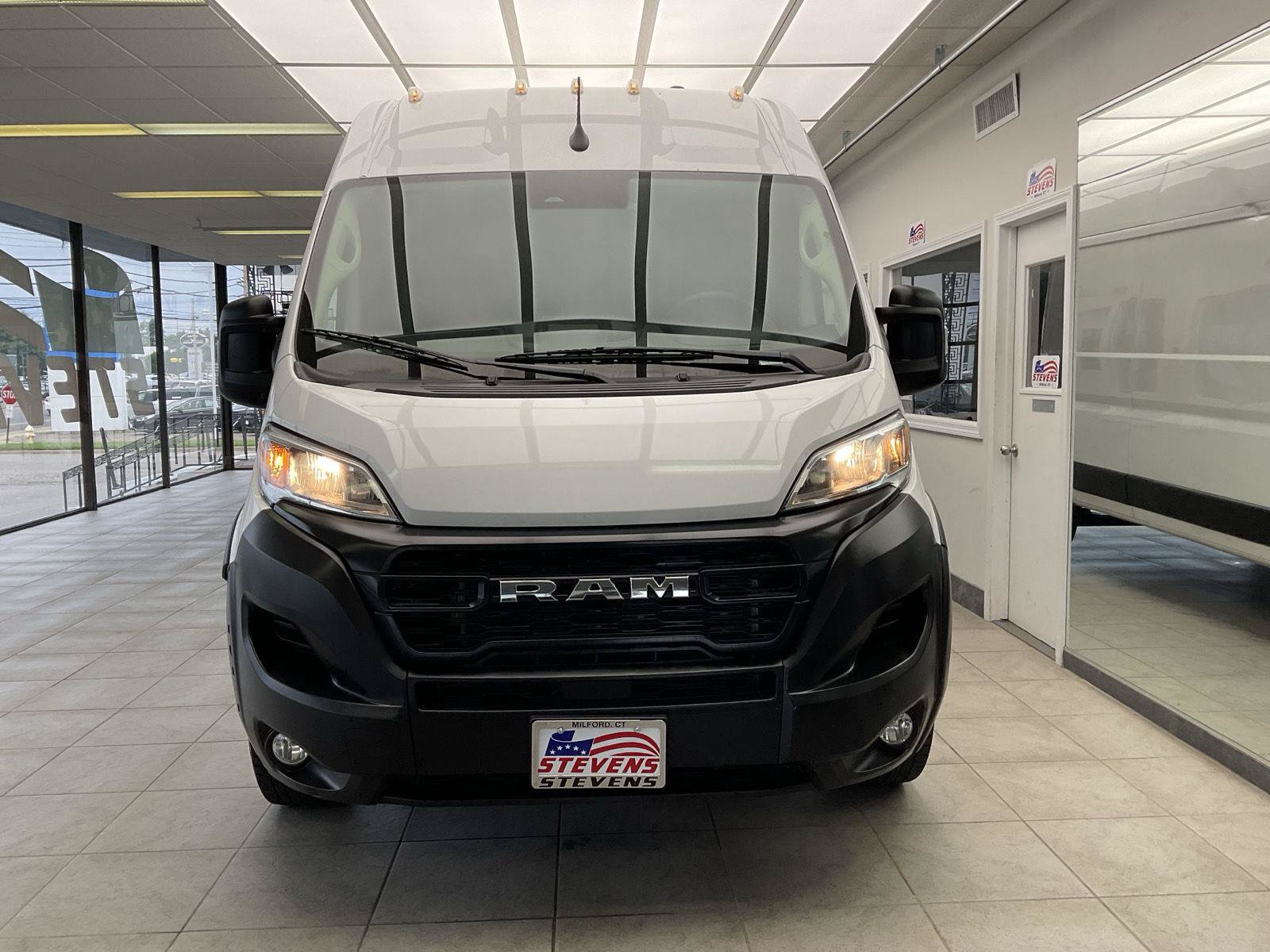 Used 2025 RAM ProMaster 3500 w/ Convenience Group FWD image 2