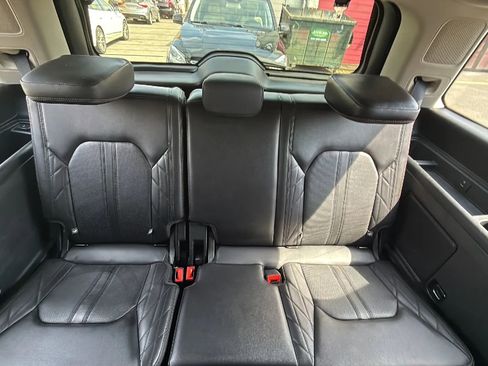 Used 2018 Ford Expedition Platinum image 28