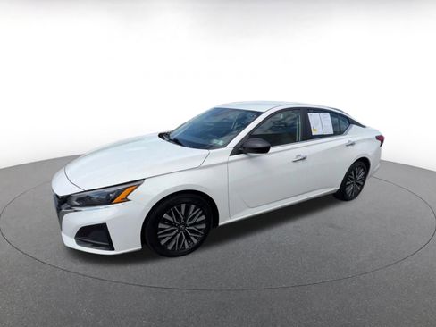 Used 2025 Nissan Altima 2.5 SV image 7