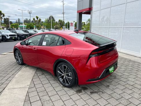 New 2026 Toyota Prius XLE FWD image 3