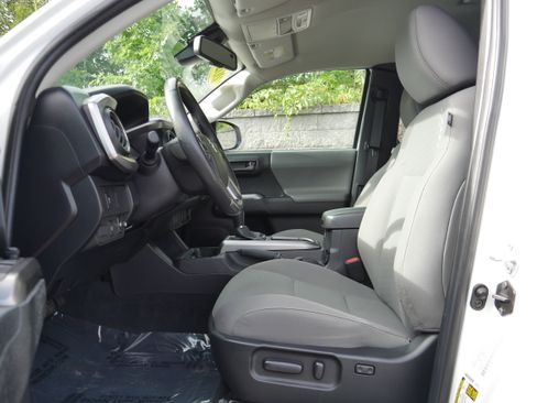 Used 2022 Toyota Tacoma SR5 AWD/4WD image 12