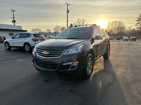 Used 2017 Chevrolet Traverse LT image 1
