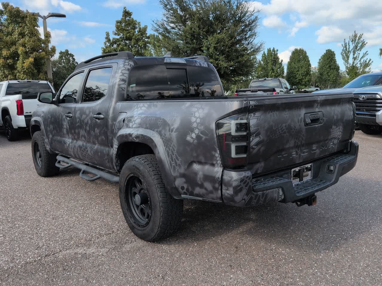 Used 2017 Toyota Tacoma TRD Sport w/ Tow Package (A/T) AWD/4WD image 4