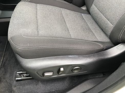 Used 2025 GMC Acadia Elevation image 16