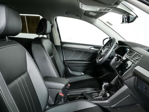 Certified 2023 Volkswagen Tiguan SE FWD image 24