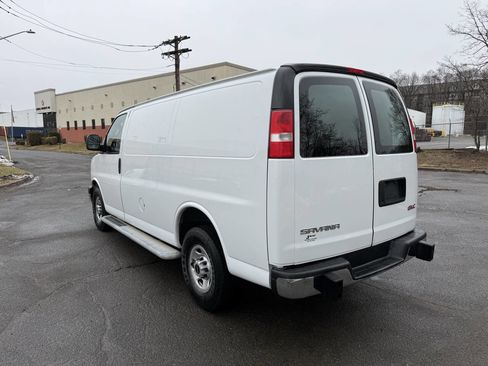 Used 2017 GMC Savana 2500 RWD image 3