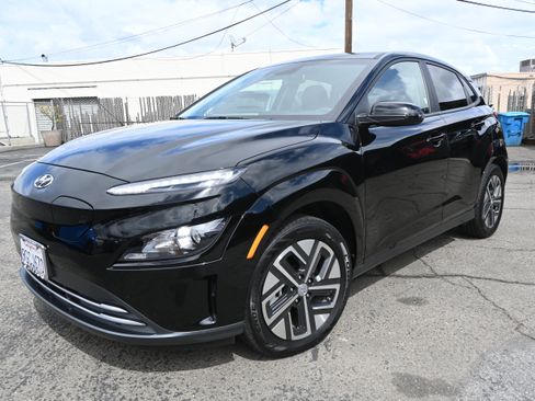 Used 2023 Hyundai Kona SE w/ Cargo Package FWD image 3