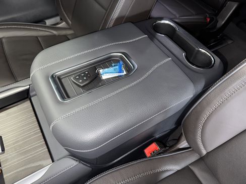 Used 2024 GMC Yukon Denali w/ Advanced Technology Package image 33