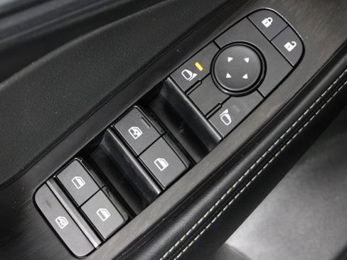 Certified 2025 Nissan Rogue SV image 22