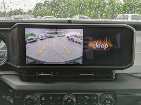 Used 2024 Jeep Wrangler Unlimited Sahara AWD/4WD image 18