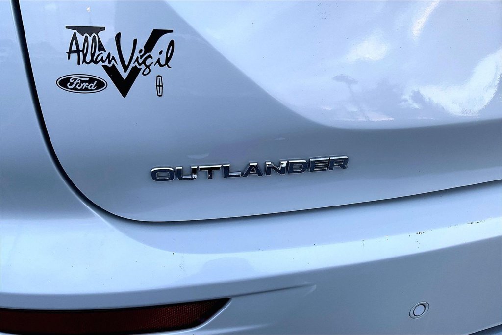 Used 2025 Mitsubishi Outlander SE FWD image 25