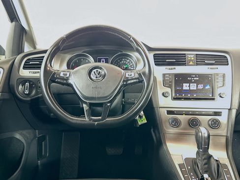 Used 2017 Volkswagen Golf S image 17