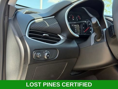 Used 2024 Chevrolet Malibu LT FWD image 9