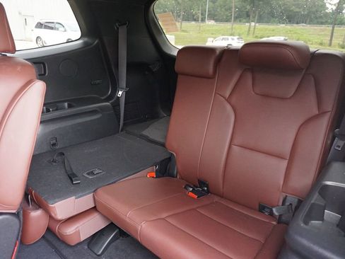 Used 2024 Kia Telluride EX w/ EX Captain's Chair Package FWD image 17