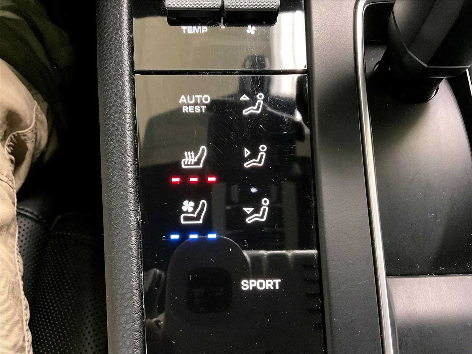 Certified 2022 Porsche Macan AWD/4WD image 37