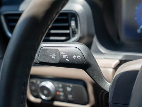 Used 2020 Ford Explorer Platinum w/ Premium Technology Package AWD/4WD image 24
