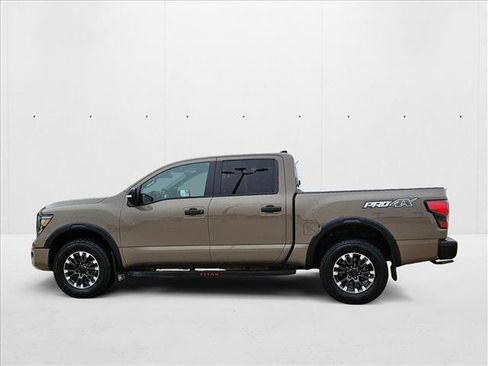 Used 2024 Nissan Titan PRO-4X w/ Pro-4x Convenience Package image 9
