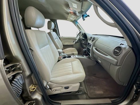 Used 2006 Jeep Liberty Limited image 29