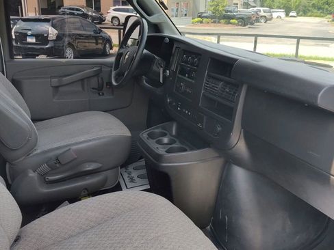 Used 2019 Chevrolet Express 2500 LT w/ LT Preferred Equipment Group image 9