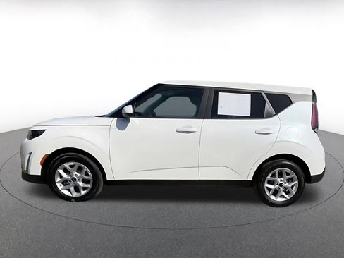 Used 2025 Kia Soul LX w/ LX Technology Package FWD image 9