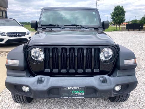 Used 2018 Jeep Wrangler Unlimited Sport S AWD/4WD image 3