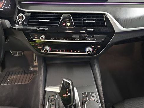 Used 2023 BMW 530i xDrive w/ M Sport Package image 10