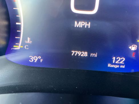 Used 2024 Chrysler Pacifica Touring-L image 16