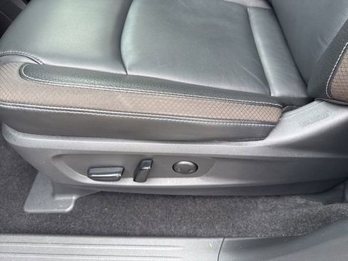 Used 2025 Nissan Pathfinder SL w/ SL Premium Package FWD image 30