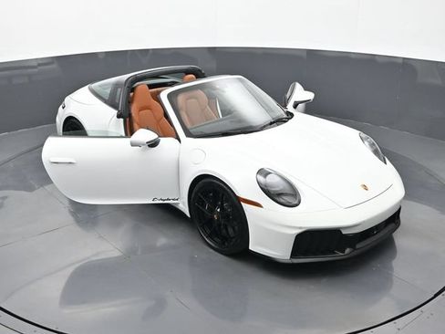 Certified 2026 Porsche 911 Targa 4 GTS AWD/4WD image 30