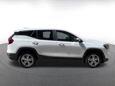 Used 2024 GMC Terrain SLE FWD image 16