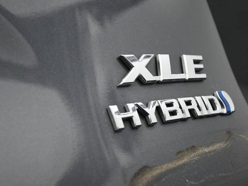Used 2024 Toyota RAV4 XLE AWD/4WD image 31