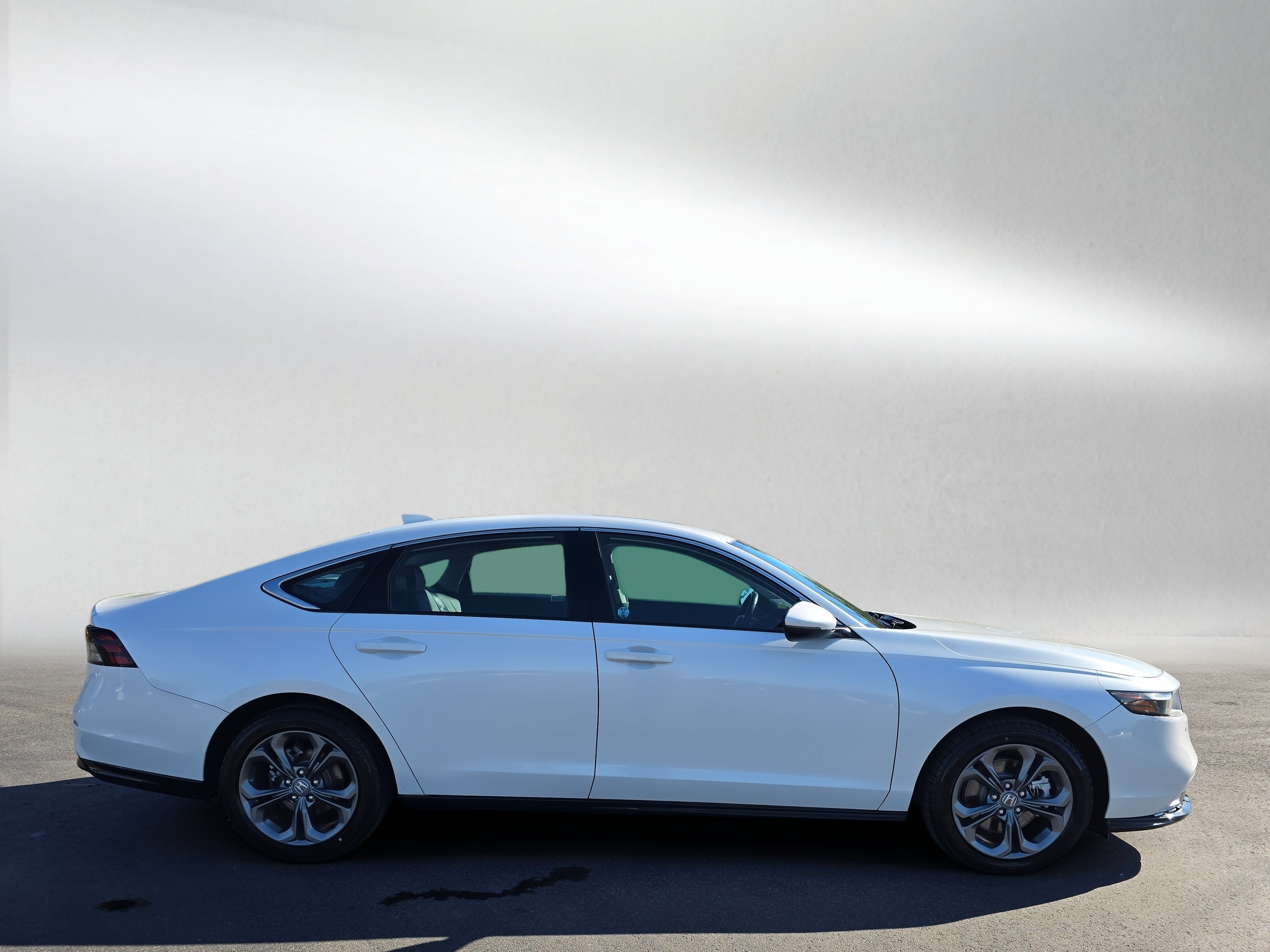 Used 2023 Honda Accord EX-L image 6