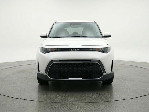 Used 2025 Kia Soul LX w/ LX Technology Package image 2