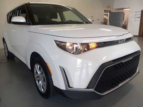 Used 2024 Kia Soul LX image 5