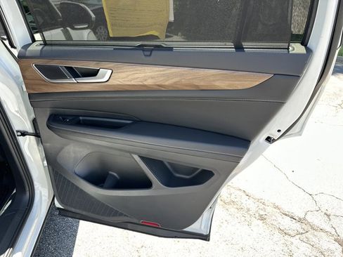 Used 2024 Volkswagen Atlas SE FWD image 19