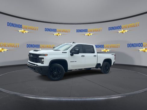 Used 2026 Chevrolet Silverado 2500 Custom w/ Custom Value Package AWD/4WD image 4