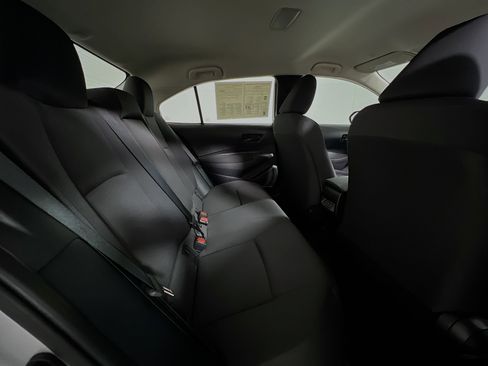 Used 2025 Toyota Corolla LE image 33