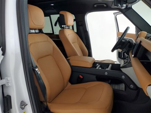 Used 2024 Land Rover Defender 110 SE image 14