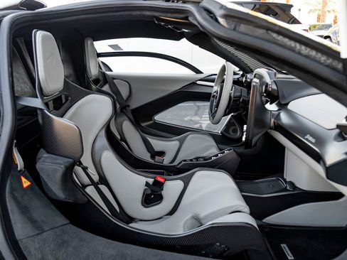Used 2019 McLaren Senna RWD image 30