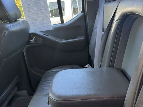 Used 2014 Nissan Frontier SL w/ SL Moonroof Package AWD/4WD image 18