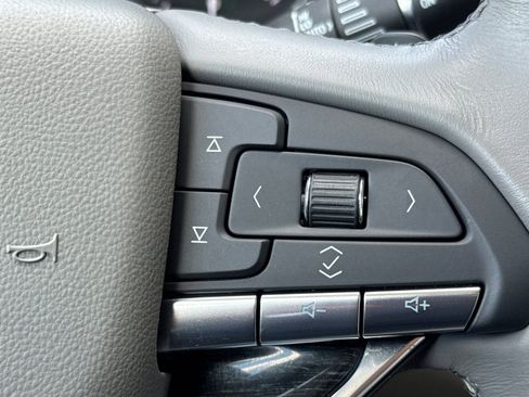 Used 2024 Cadillac XT6 Premium Luxury w/ Technology Package FWD image 30