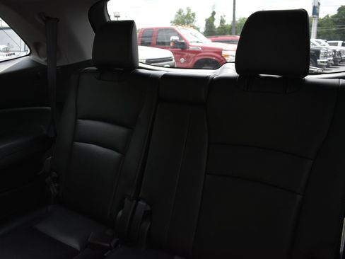Used 2017 Honda Pilot Touring image 18
